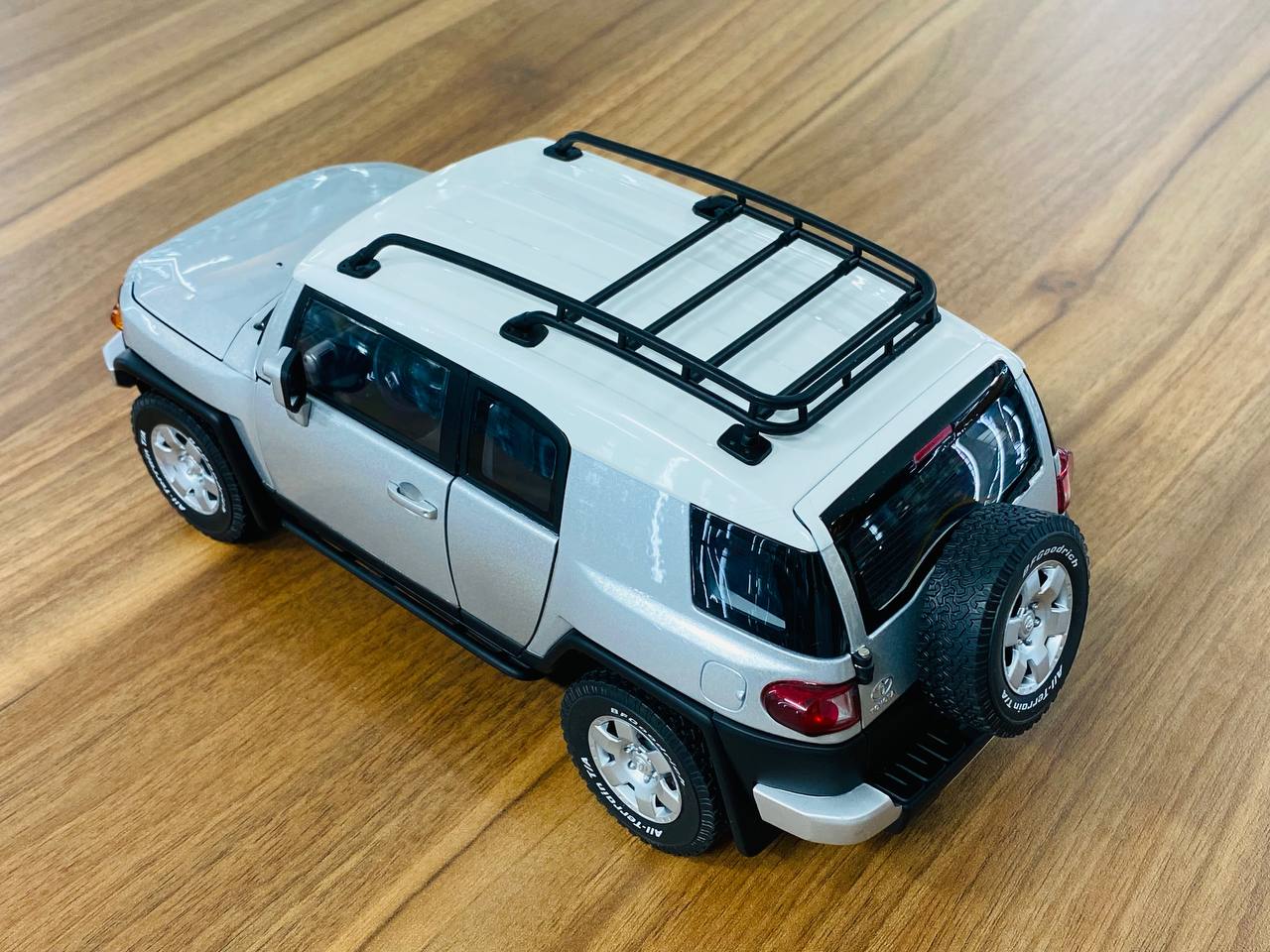 1/18 Diecast Toyota FJ Cruiser Silver by AUTOart Scale Model Car