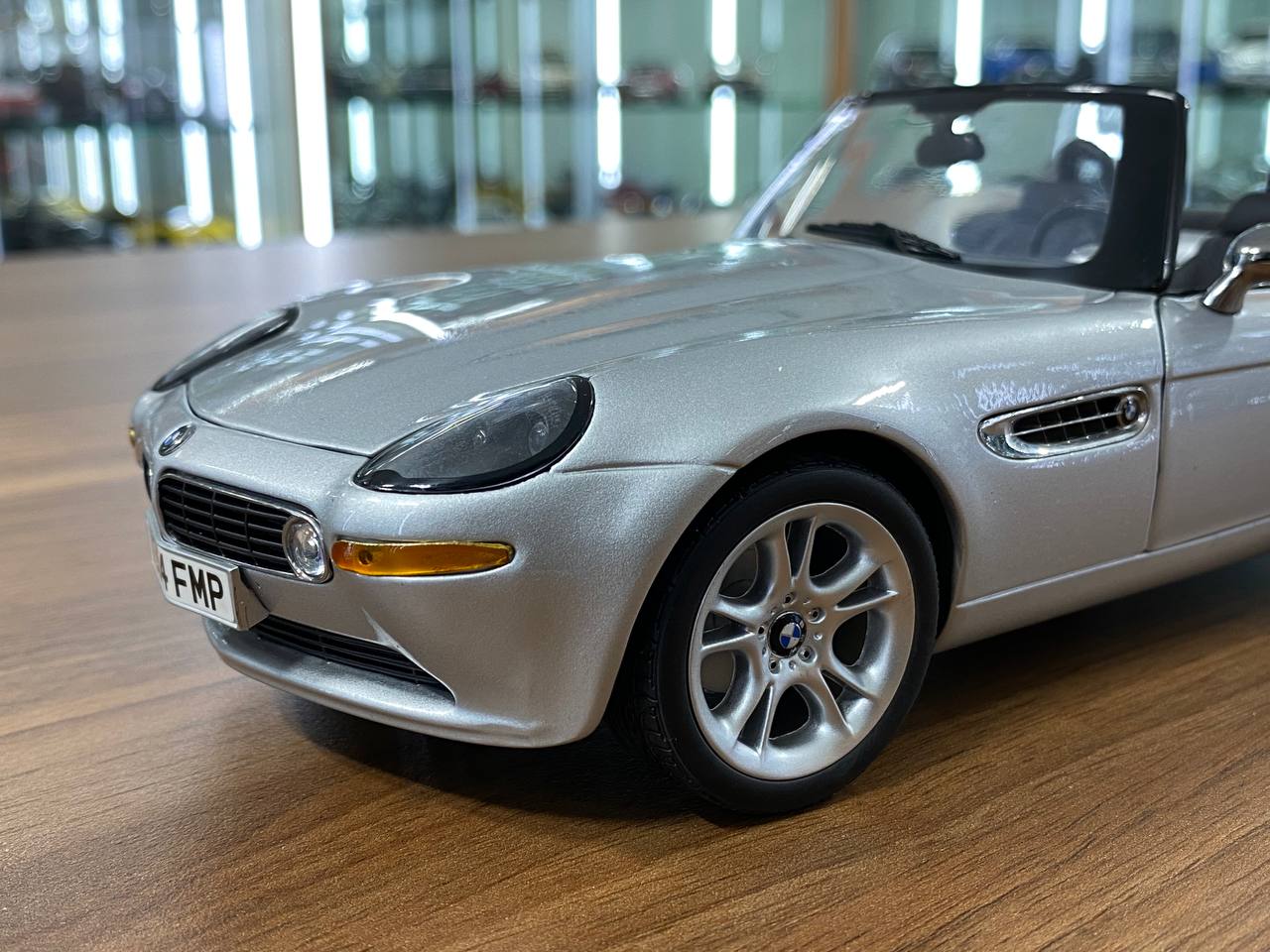 1/18 Diecast BMW Z8 by Kyosho – Full Opening