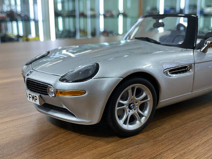 1/18 Diecast BMW Z8 by Kyosho – Full Opening