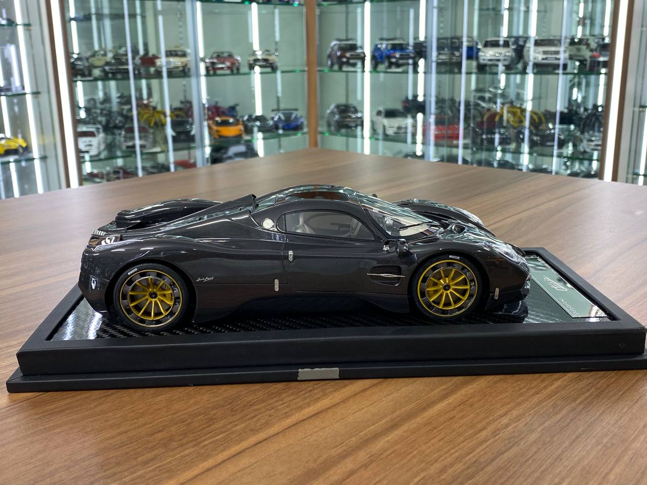 1/18 Resin Pagani Utopia in Carbon by VIP Models