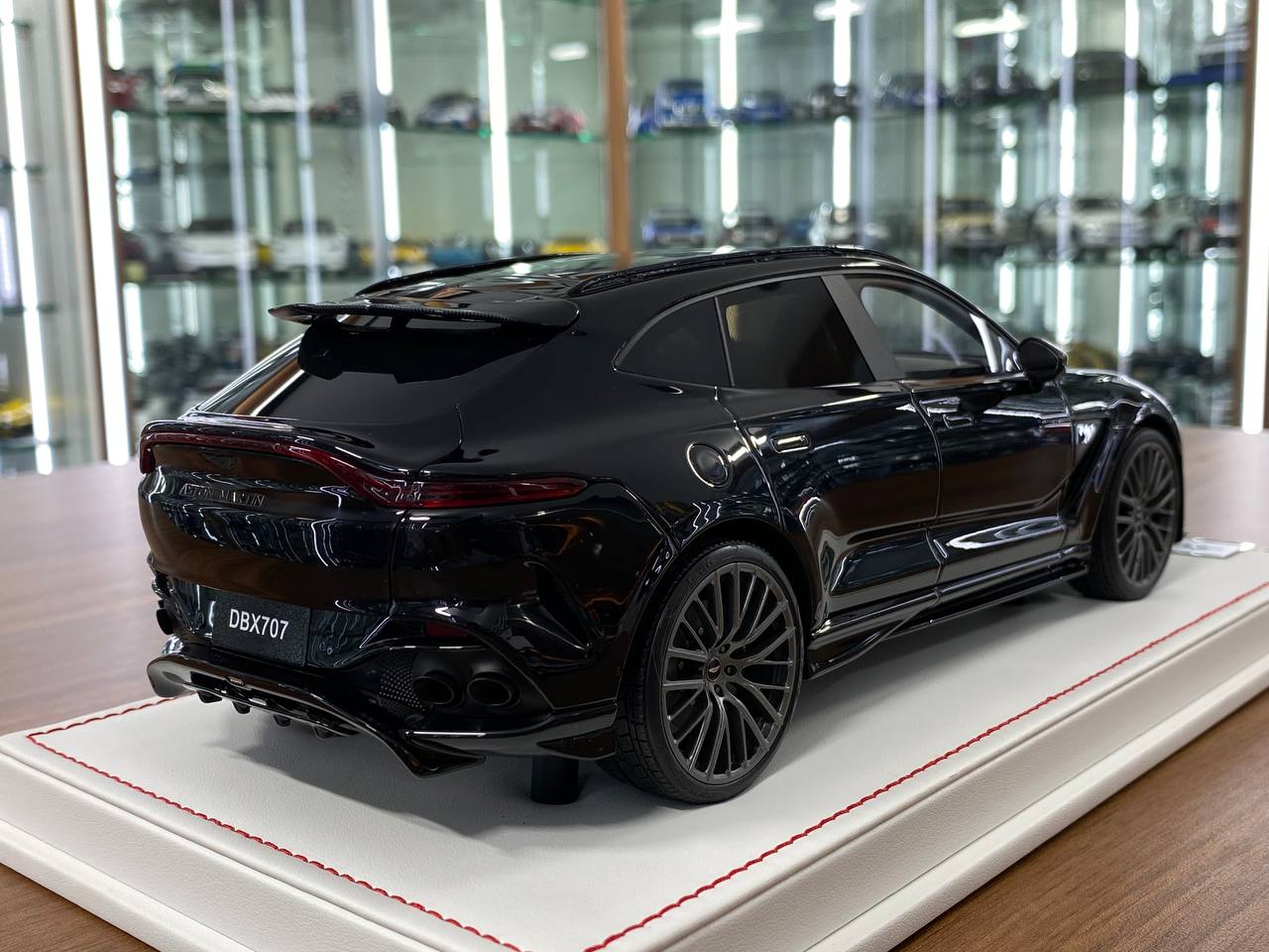 1/18 Resin Model - IVY Model Aston Martin DBX707 (Obsidian Metallic)