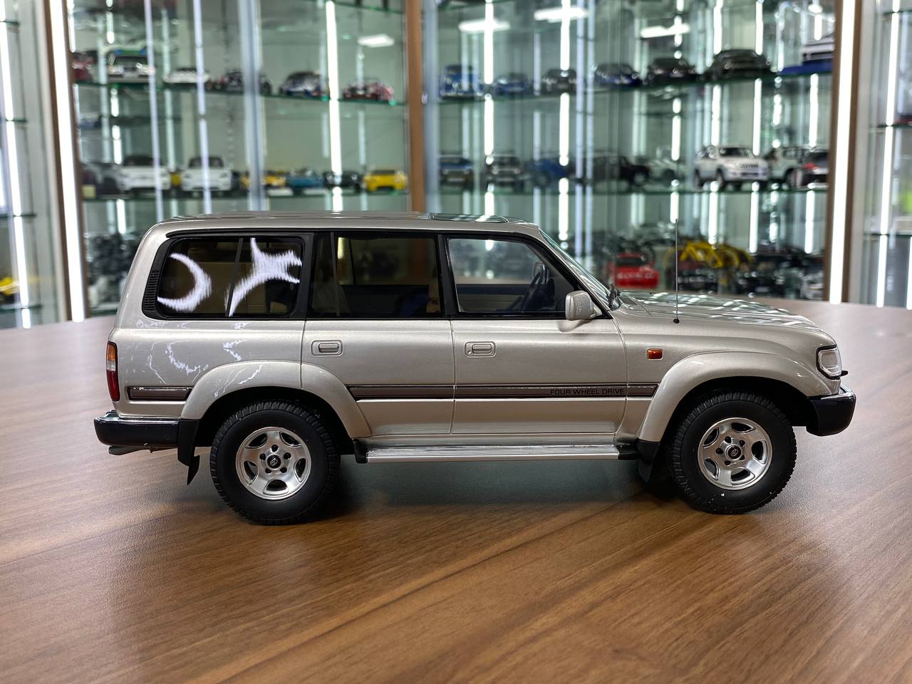 1:18 Resin Model - Otto Mobile Toyota Land Cruiser FZJ 80 (Silver, Limited to 3000)