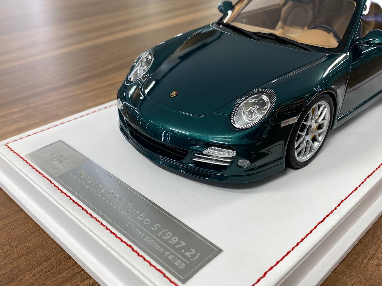 1:18 Resin - Porsche 911 Turbo S (997.2) Dark Green with Brown Interior by Ivy Model