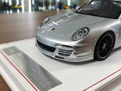 1:18 Resin - Porsche 911 Turbo S (997.2) Silver with Black Interior by Ivy Model