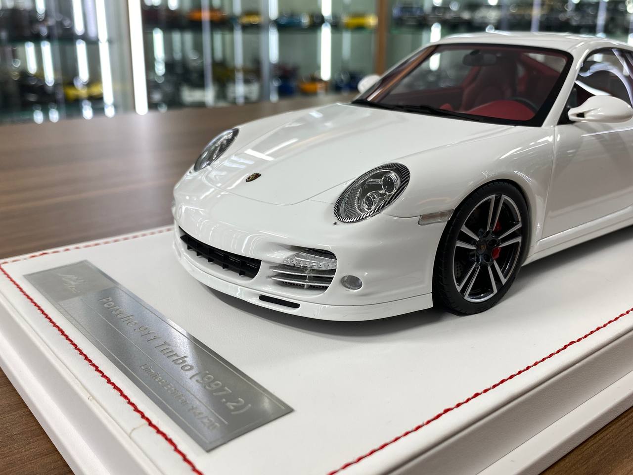 1:18 Resin Porsche 911 Turbo (997.2) White Exterior with Red Interior and Silver Rims Ivy Model