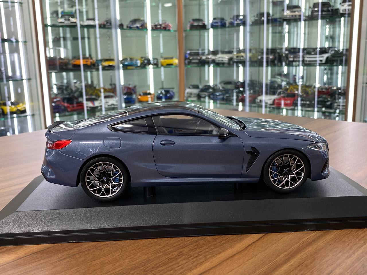 1:18 Metal Diecast - BMW M8 Competition Coupe 2020 by Minichamps