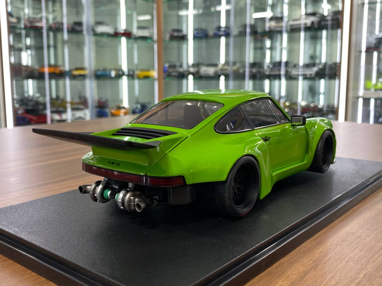 1/18 Diecast Solido Porsche KS-R 2022 Green VERT