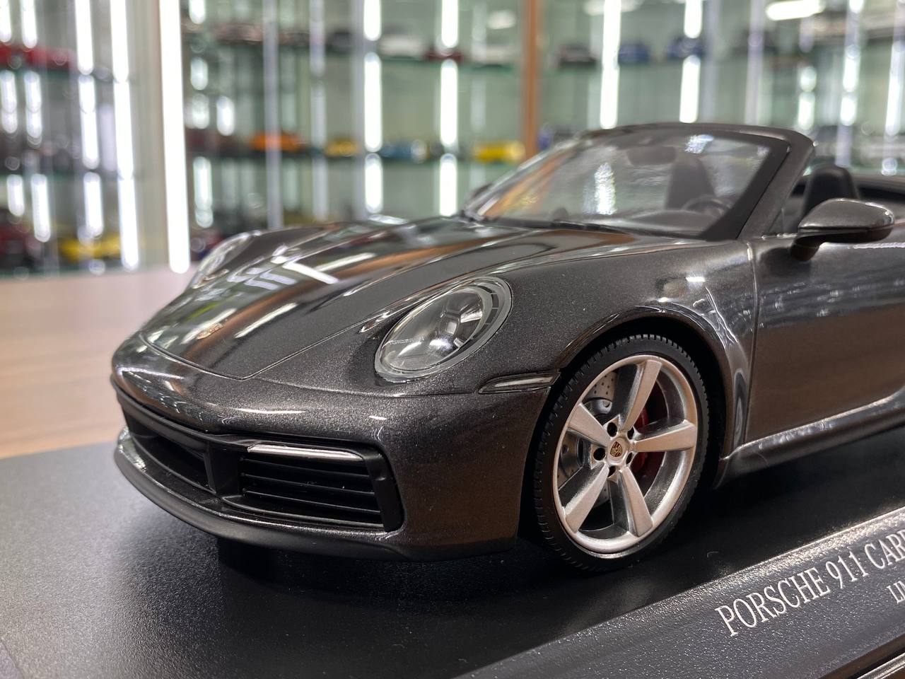 1/18 Diecast Model - Porsche 911 Carrera 4S Cabriolet (2019)  *By Minichamps*