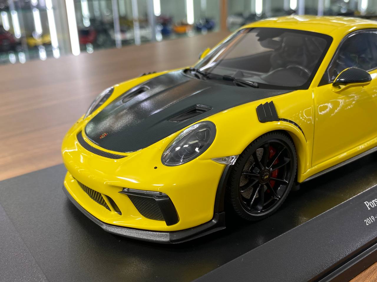 1:18 Diecast  - Porsche 911 GT3 RS 2019 by Minichamps (Yellow with Black Wheels)