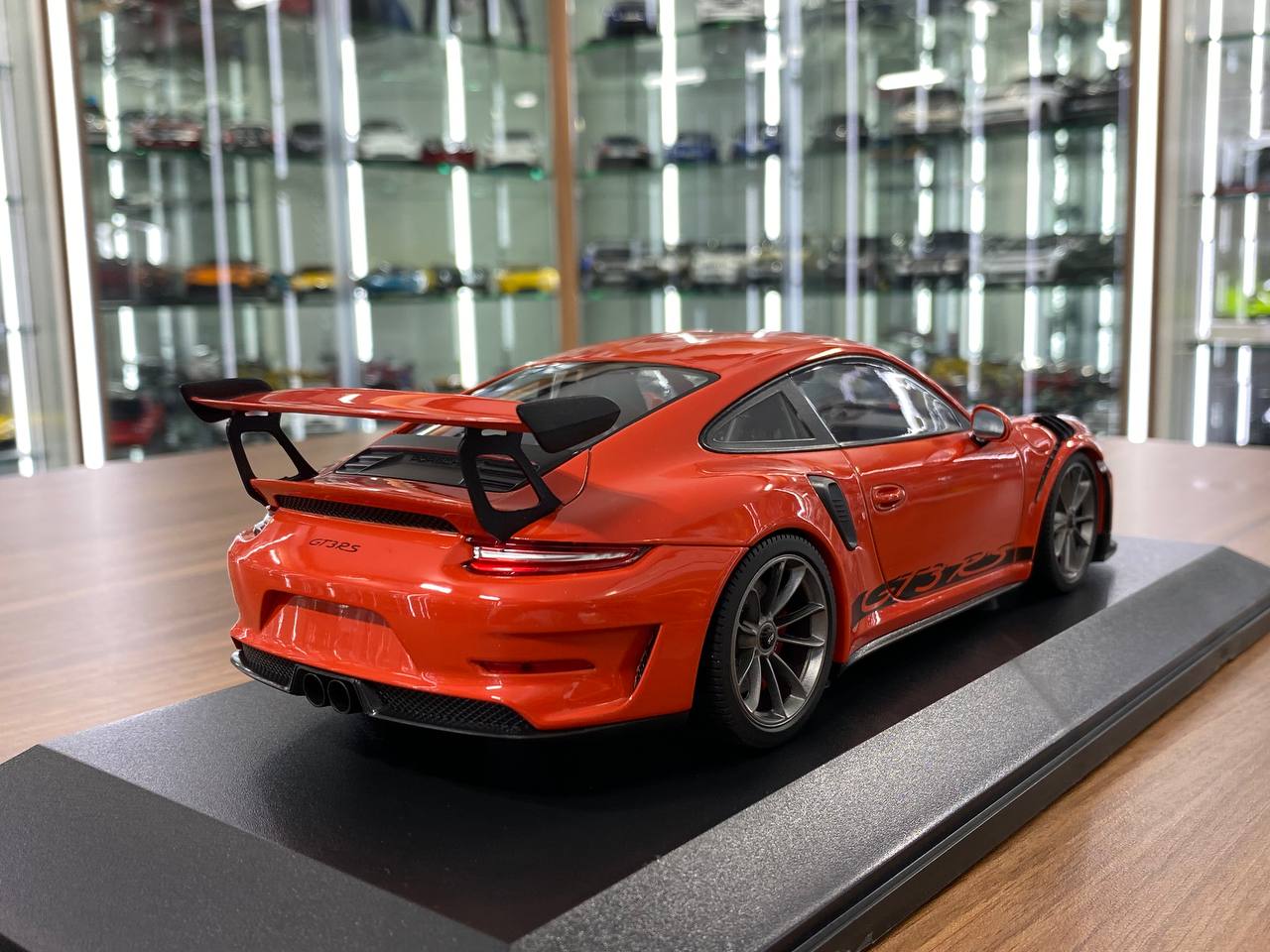 1:18 Diecast Model - Porsche 911 GT3 RS 2019 by Minichamps (Orange with Silver Wheels)