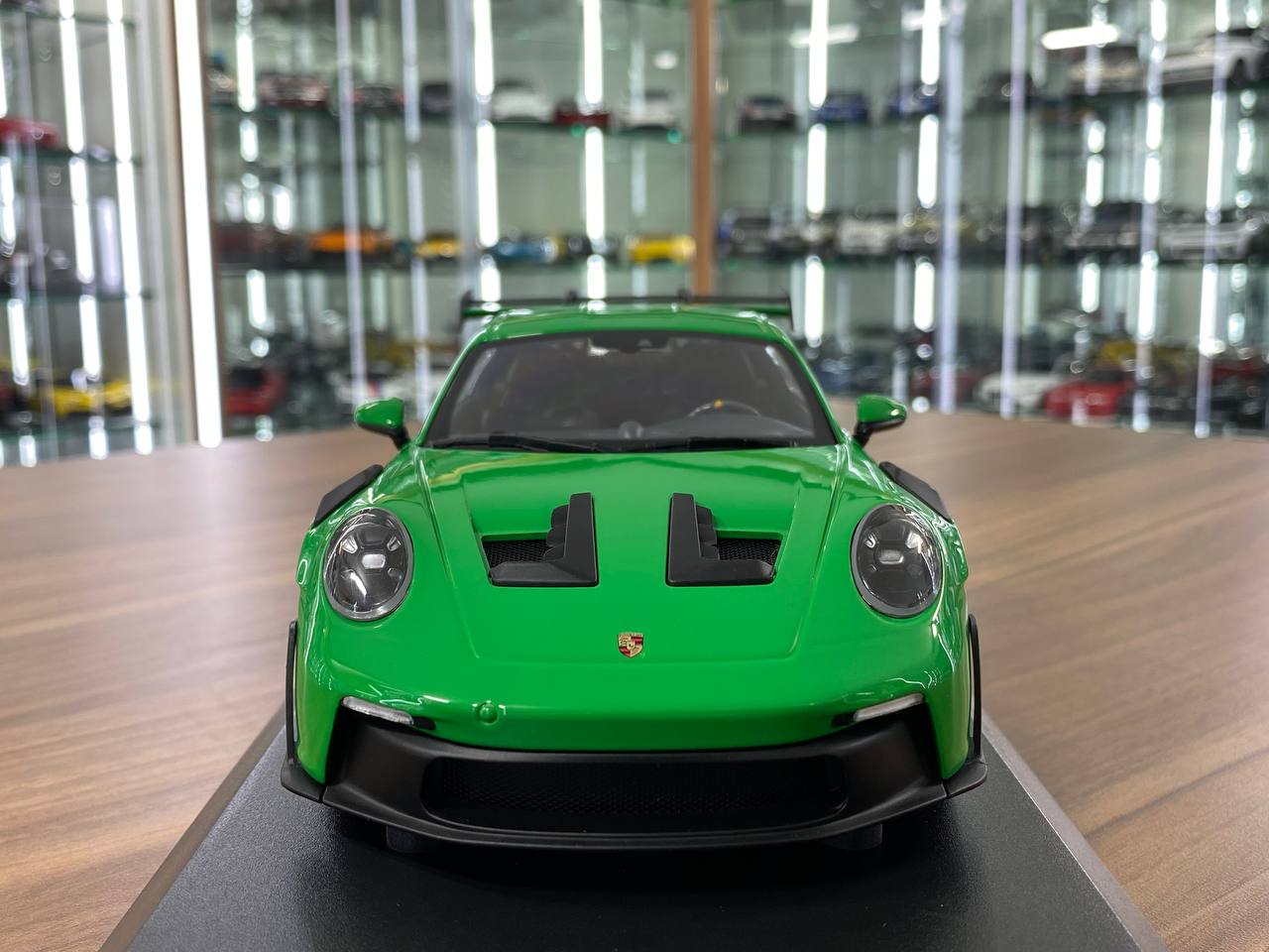 1:18 Diecast Model - Porsche 911 GT3 RS 2023 by Minichamps (Green with Black Wheels)