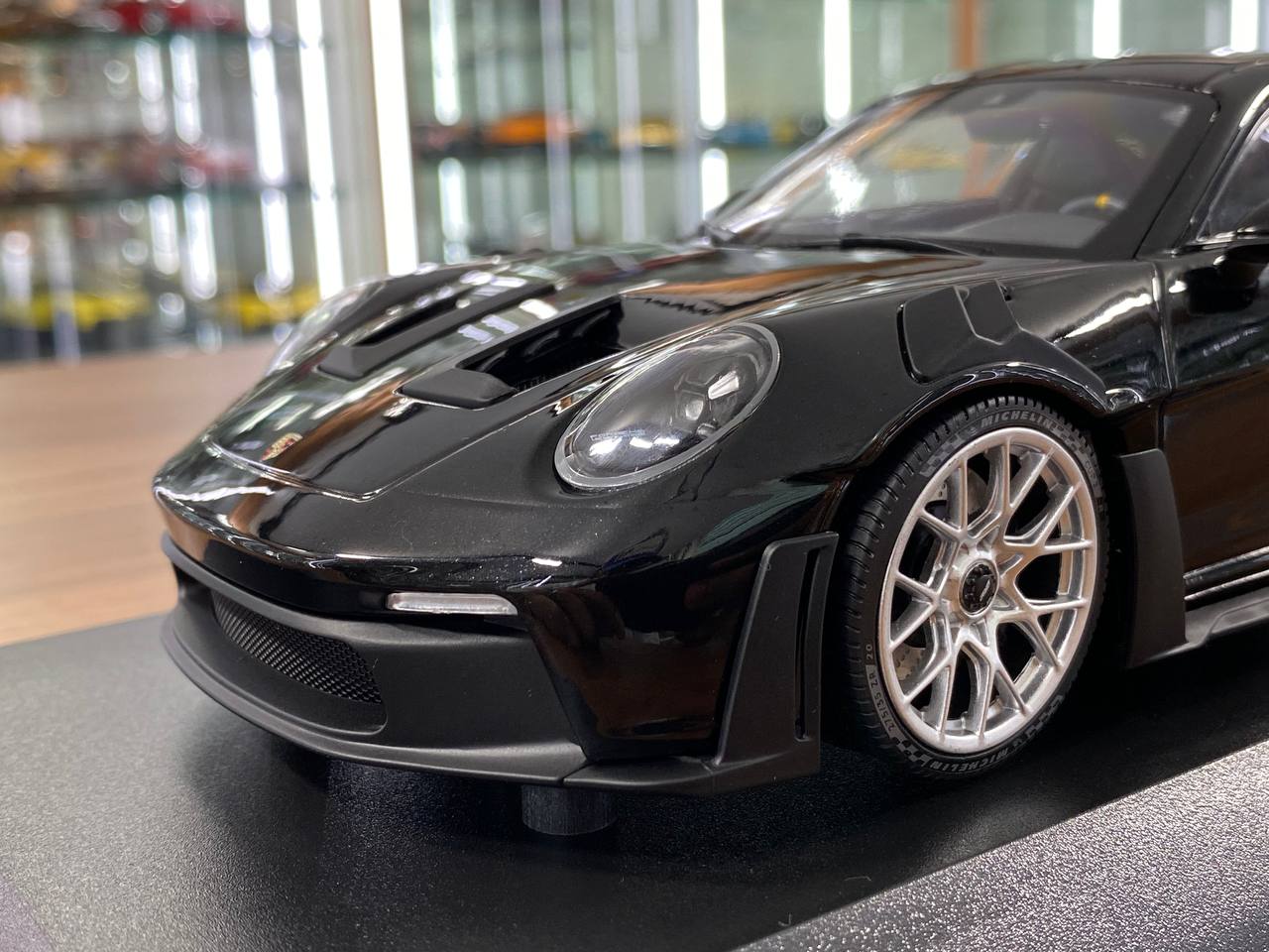 1:18 Diecast – Minichamps Porsche 911 (992) GT3 RS (2023) in Black with Silver Wheels & Black Decor