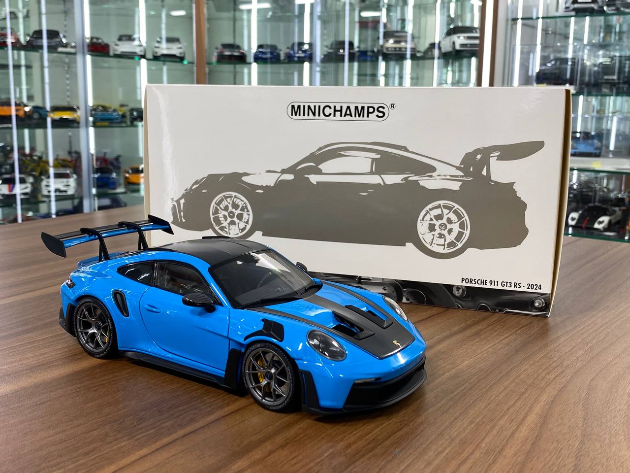 1:18 Diecast  – Minichamps Porsche 911 (992) GT3 RS 2024 Weissach Paket in Blue