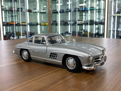 1:18 Diecast – Minichamps Mercedes-Benz 300 SL 1955 (Doors Opening)