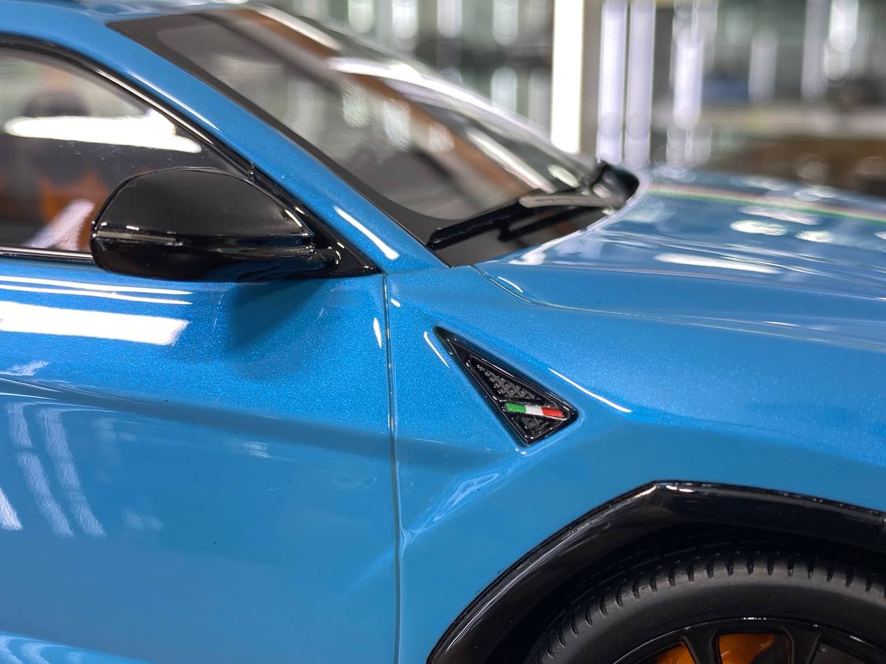 1:18 Resin Model – MR Collection Lamborghini Urus Gulf Blue / Italy Flag (1 of 1)