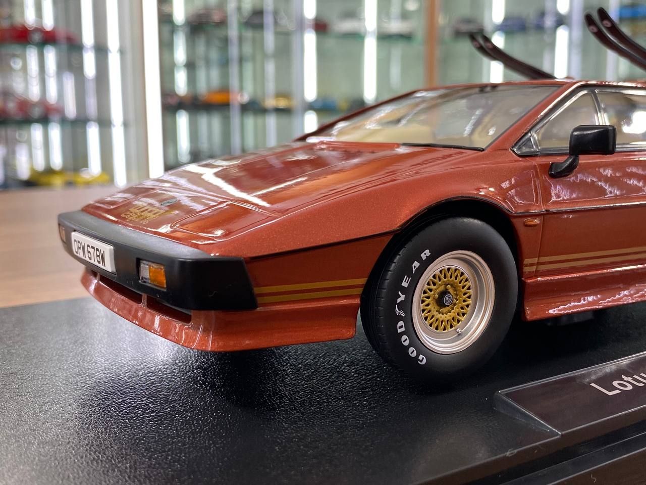 1/18 Diecast  KK Scale Lotus Esprit Turbo 1981 in Orange