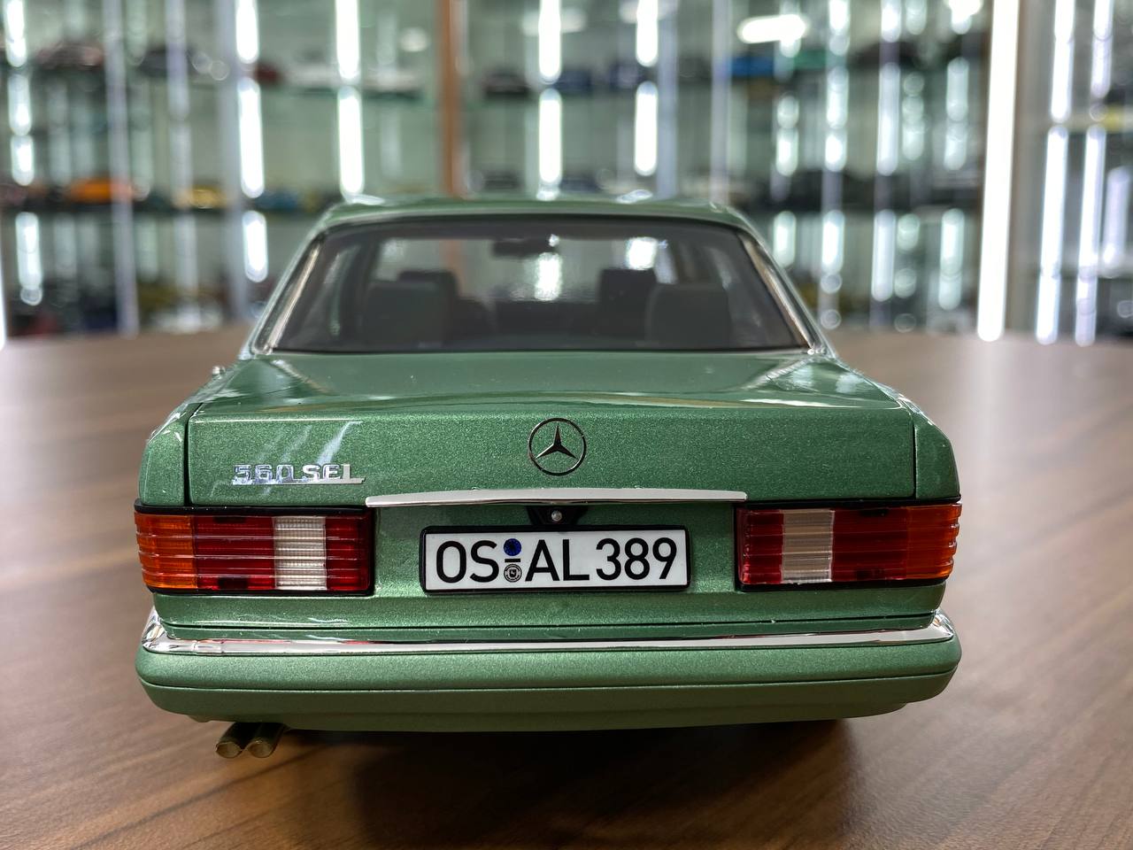 1:18 Diecast – Norev Mercedes-Benz 560 SEL (W126) 1991 – Full Opening