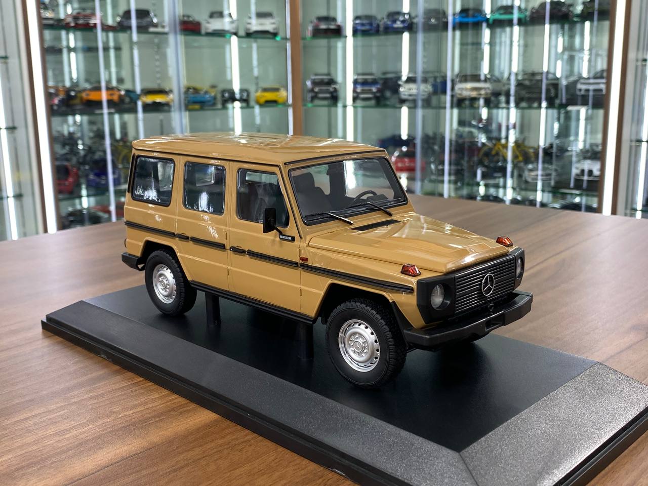 1/18 Diecast Minichamps Mercedes-Benz G-Model (LWB) 1980 Beige