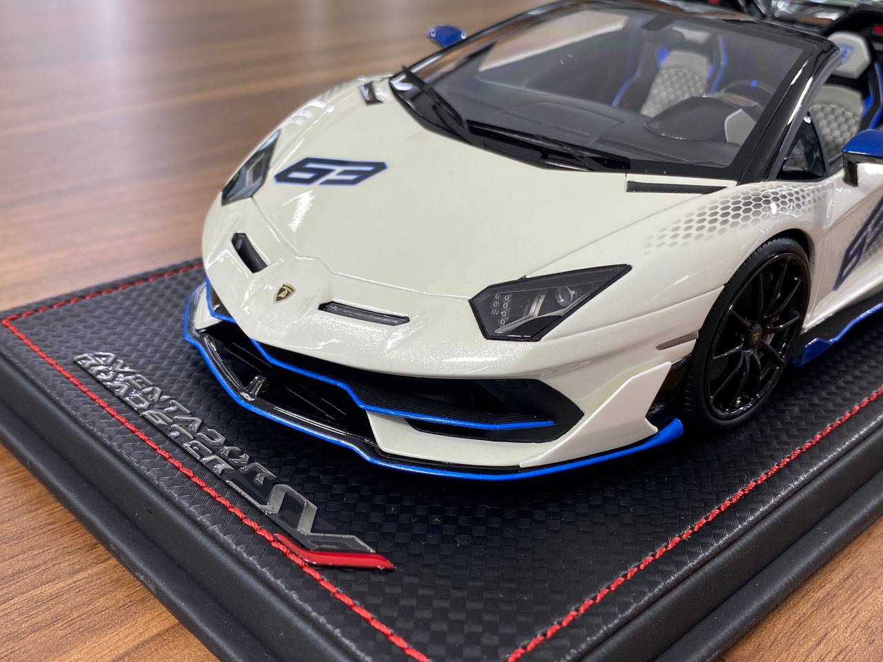 1:18 Resin MR Collection Lamborghini Aventador Roadster SVJ #63 – White/Blue – 1 of 1