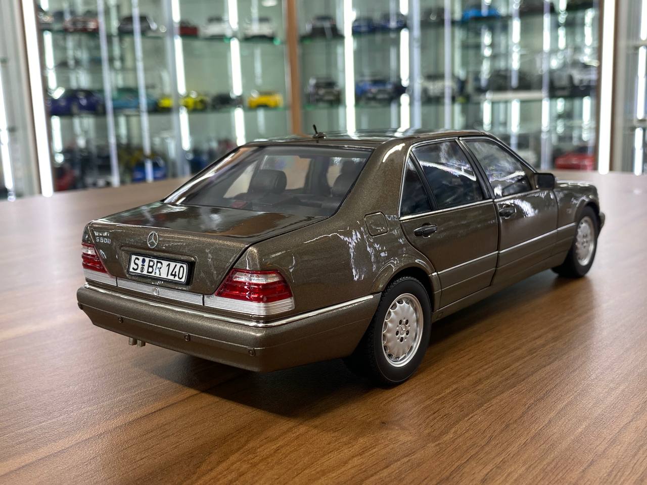 1:18 Diecast Full Opening – Norev Dealer Edition Mercedes-Benz S 600 (V140) 1994-1998