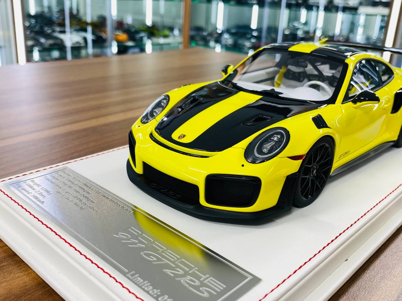 Davis & Giovanni Porsche 911 GT2 RS – 1/18 Resin Fluorescent Yellow, Limited 1 of 1