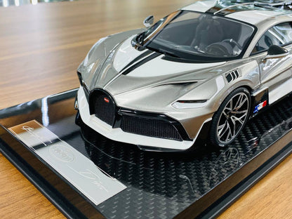 Exclusive 1/18 Resin Model - Bugatti Divo (Metallic Silver)