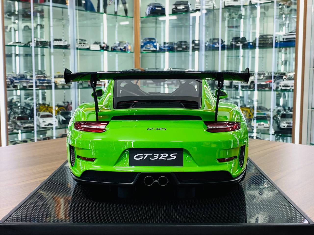 1/8 Resin Dino Models Porsche 911 GT3 RS Lizard Green Limited-20 pcs