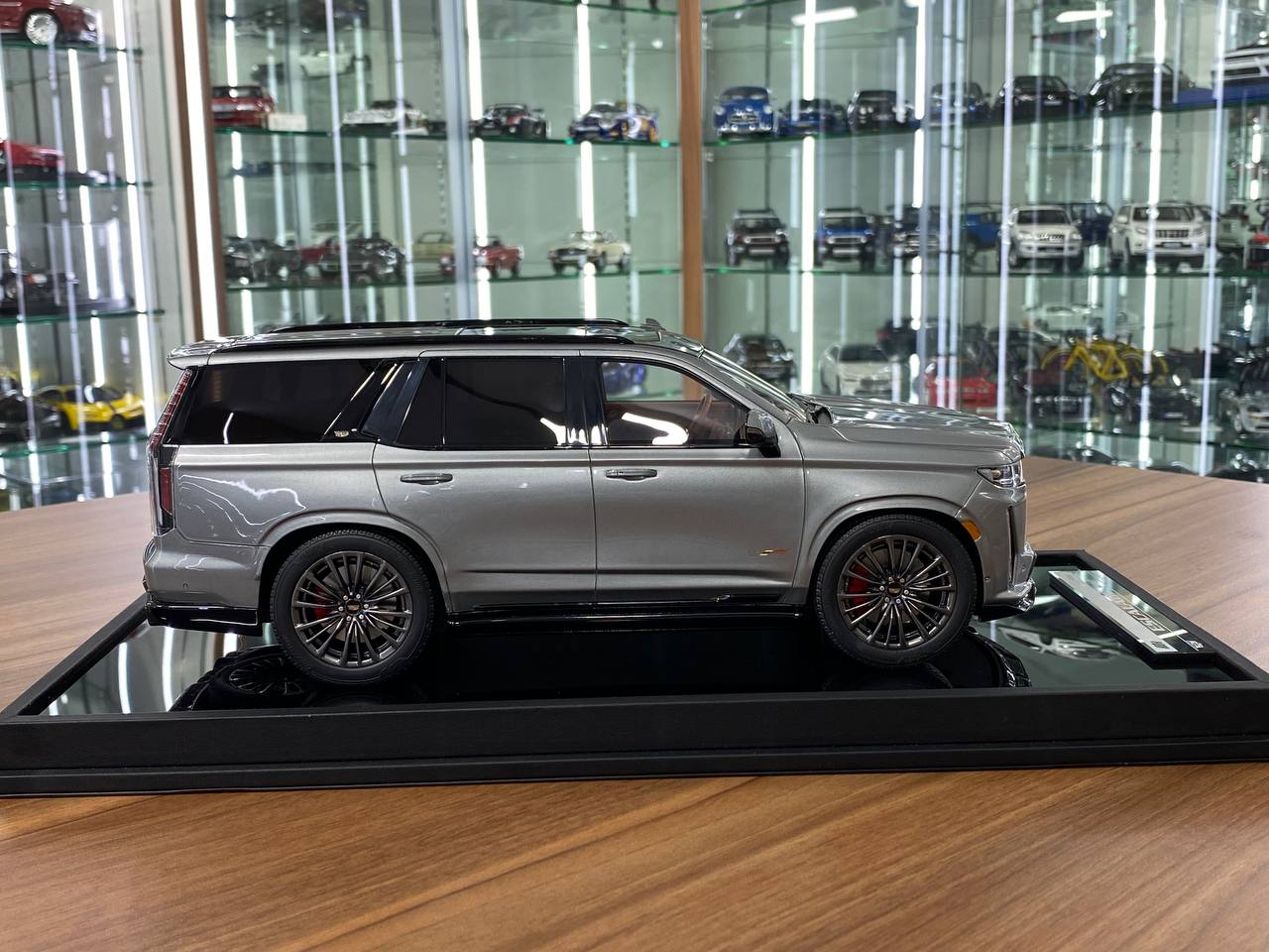 1/18 Resin Cadillac Escalade V Silver Model Car by MotorHelix