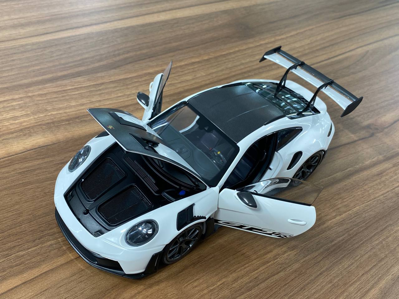 1:18 Diecast - Minichamps Porsche 911 GT3 RS 2022 Weissach Paket (White/Dark Silver Wheels)