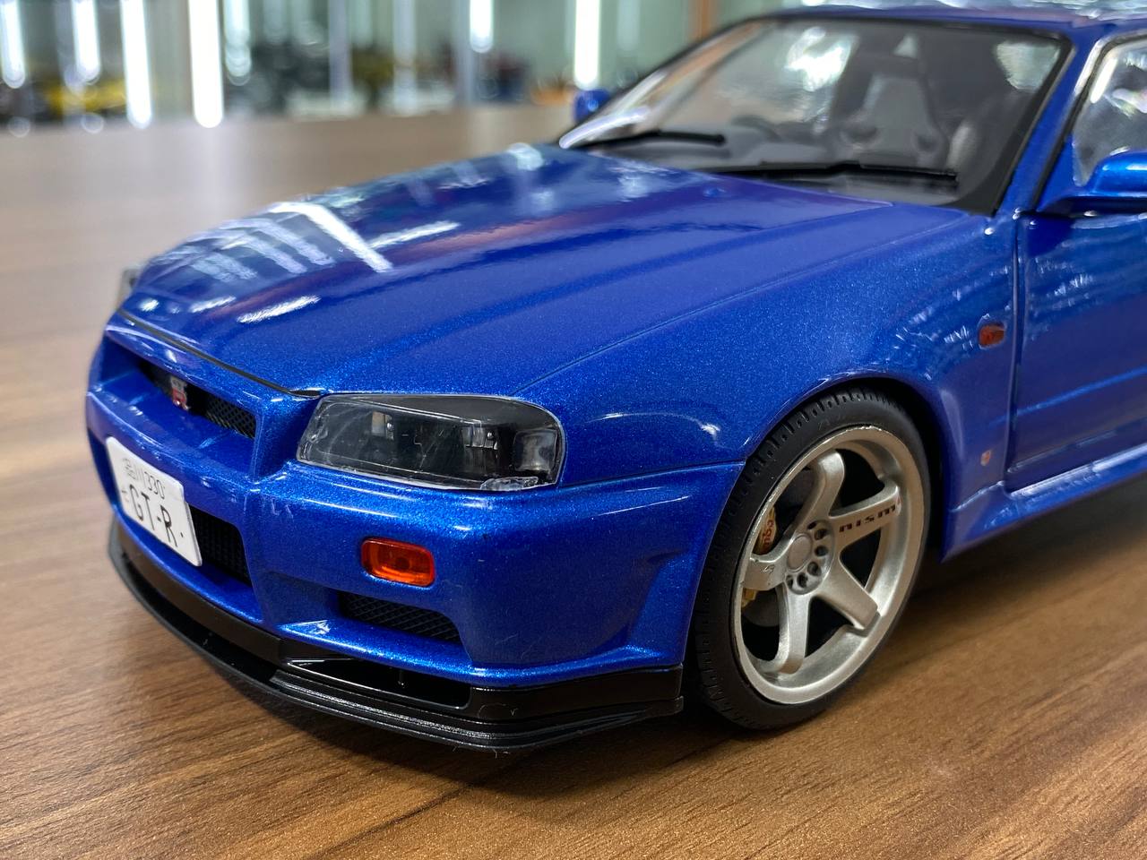 1/18 Diecast Nissan Skyline GT-R R34 Blue by Solido Scale Model Car