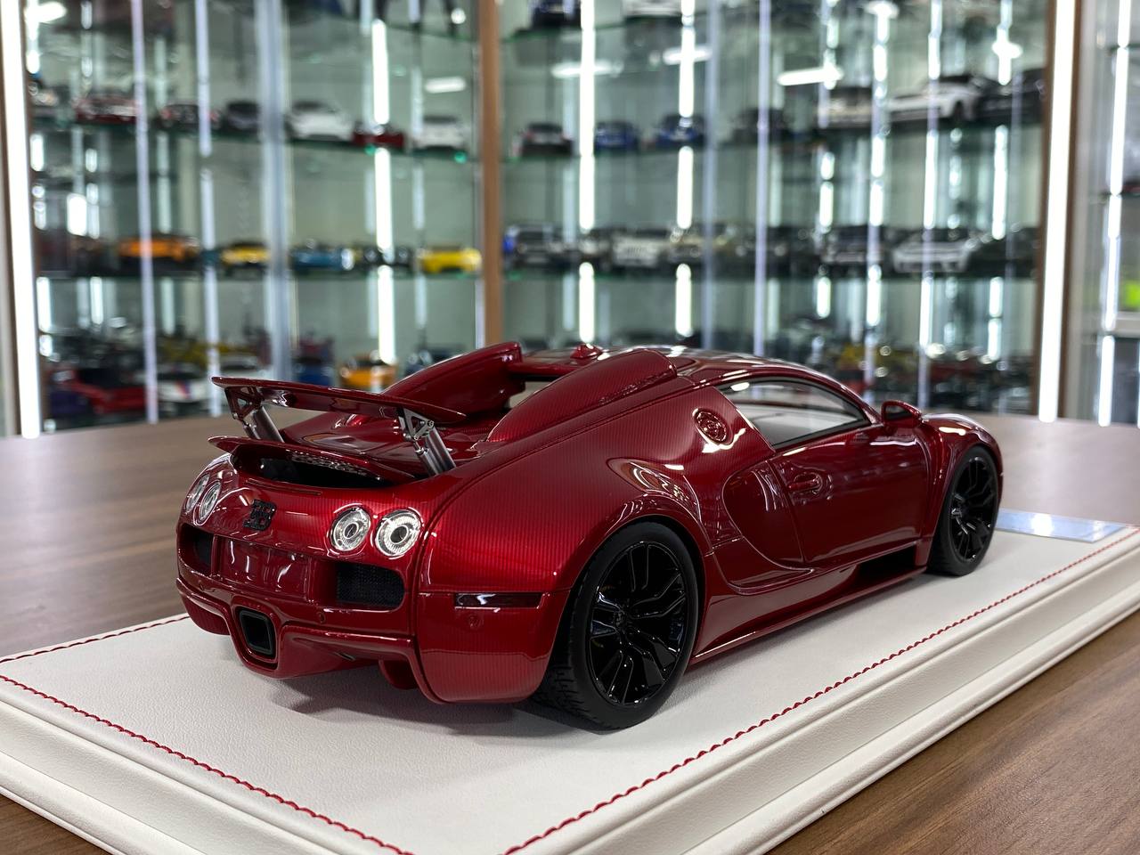 1:18 Resin Model - Bugatti Vincero Mansory by Davis & Giovanni (Red Carbon Fiber)