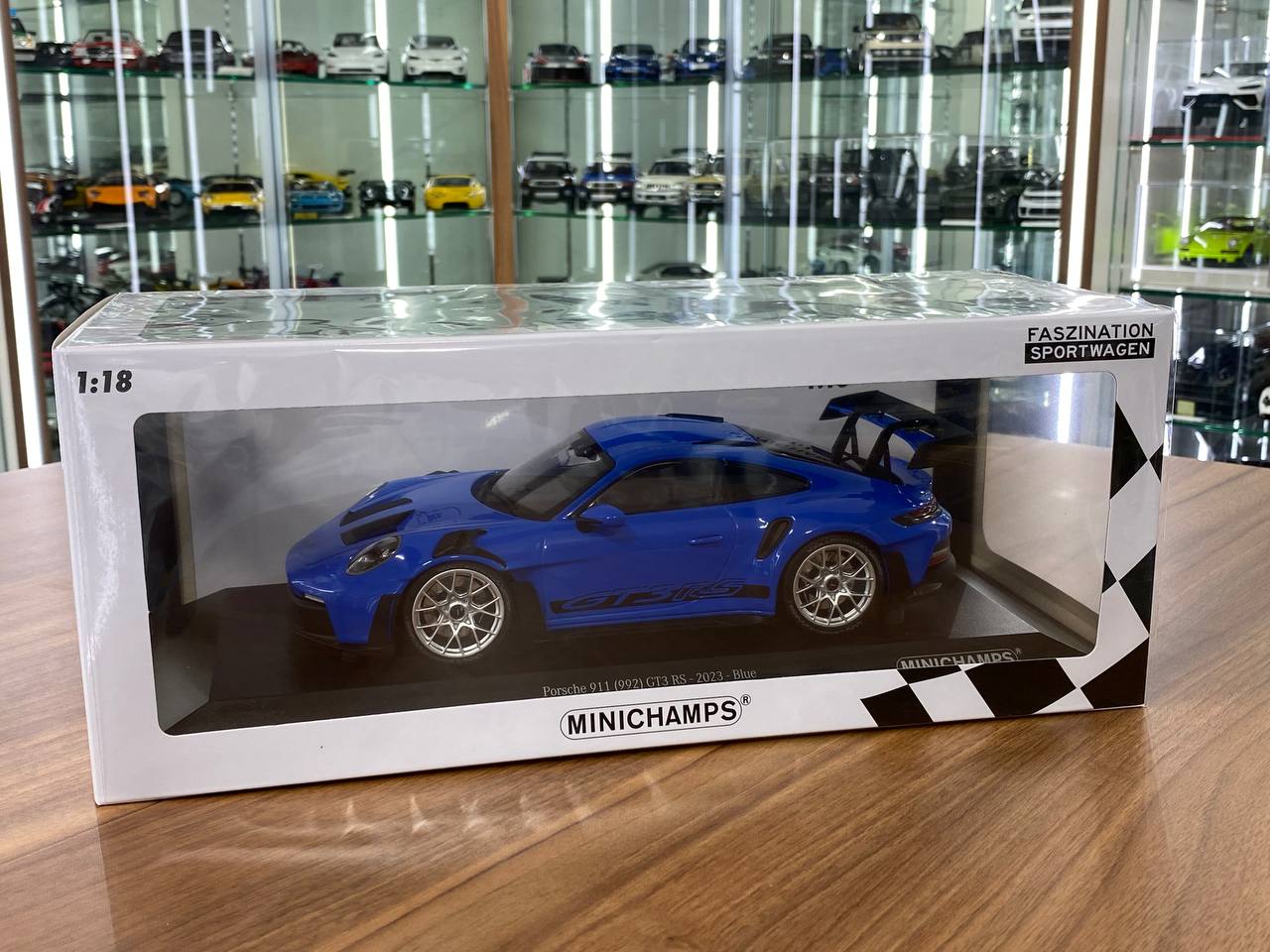 1:18 Diecast – Minichamps Porsche 911 (992) GT3 RS (2023) in Blue with Silver Wheels