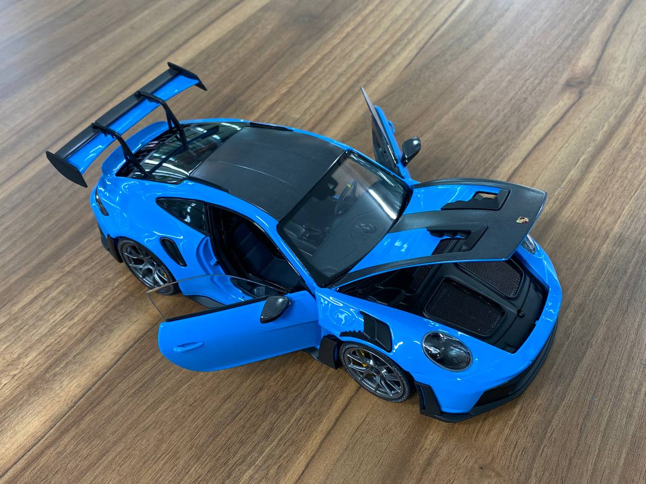 1:18 Diecast  – Minichamps Porsche 911 (992) GT3 RS 2024 Weissach Paket in Blue