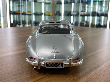 1:18 Diecast – Minichamps Mercedes-Benz 300 SL 1955 (Doors Opening)