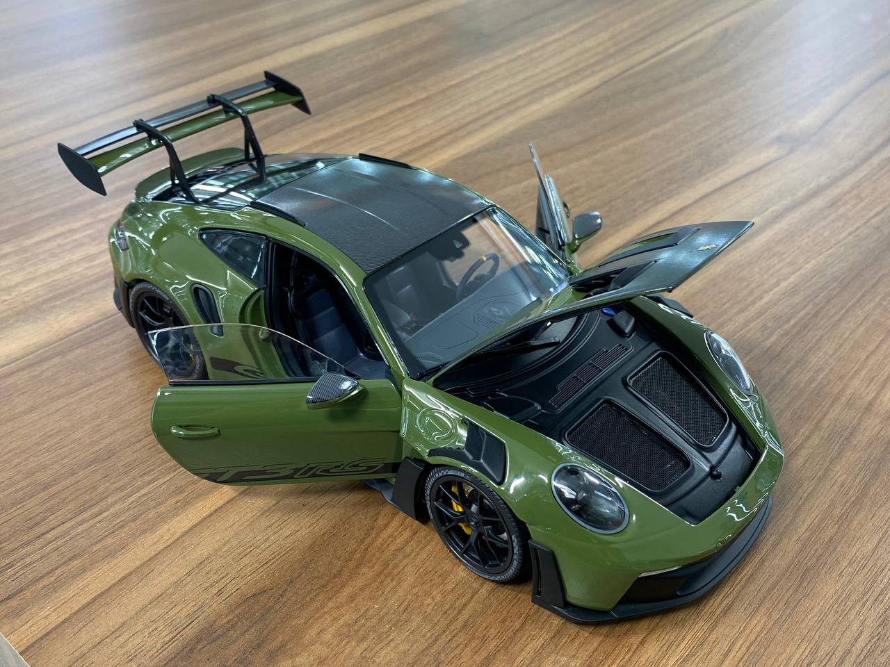 1:18 Diecast – Minichamps Porsche 911 (992) GT3 RS 2024 Weissach Paket Nato Olive with Black wheels