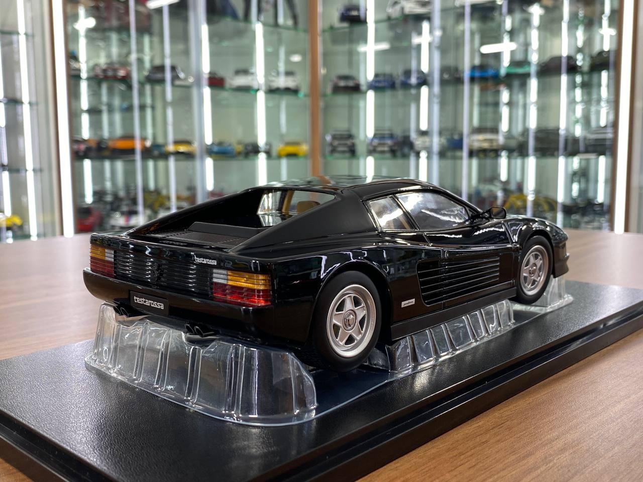 1/18 Diecast  KK Scale Ferrari Testorossa 1986 in Black