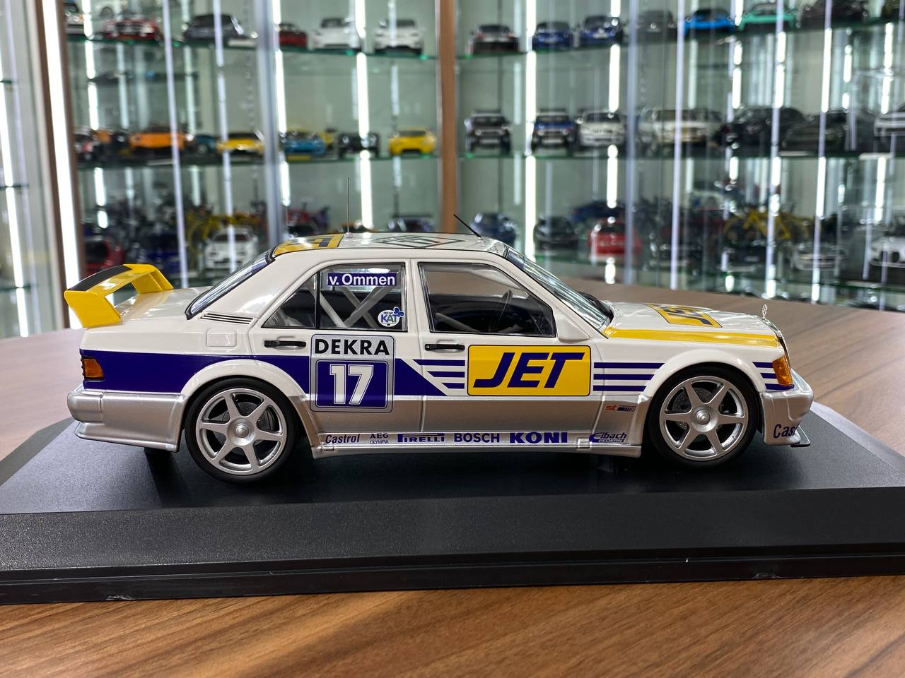 1:18 Diecast – Minichamps Mercedes-Benz 190E 2.5-16 Evo 1 Jörg van Ommen DTM 199