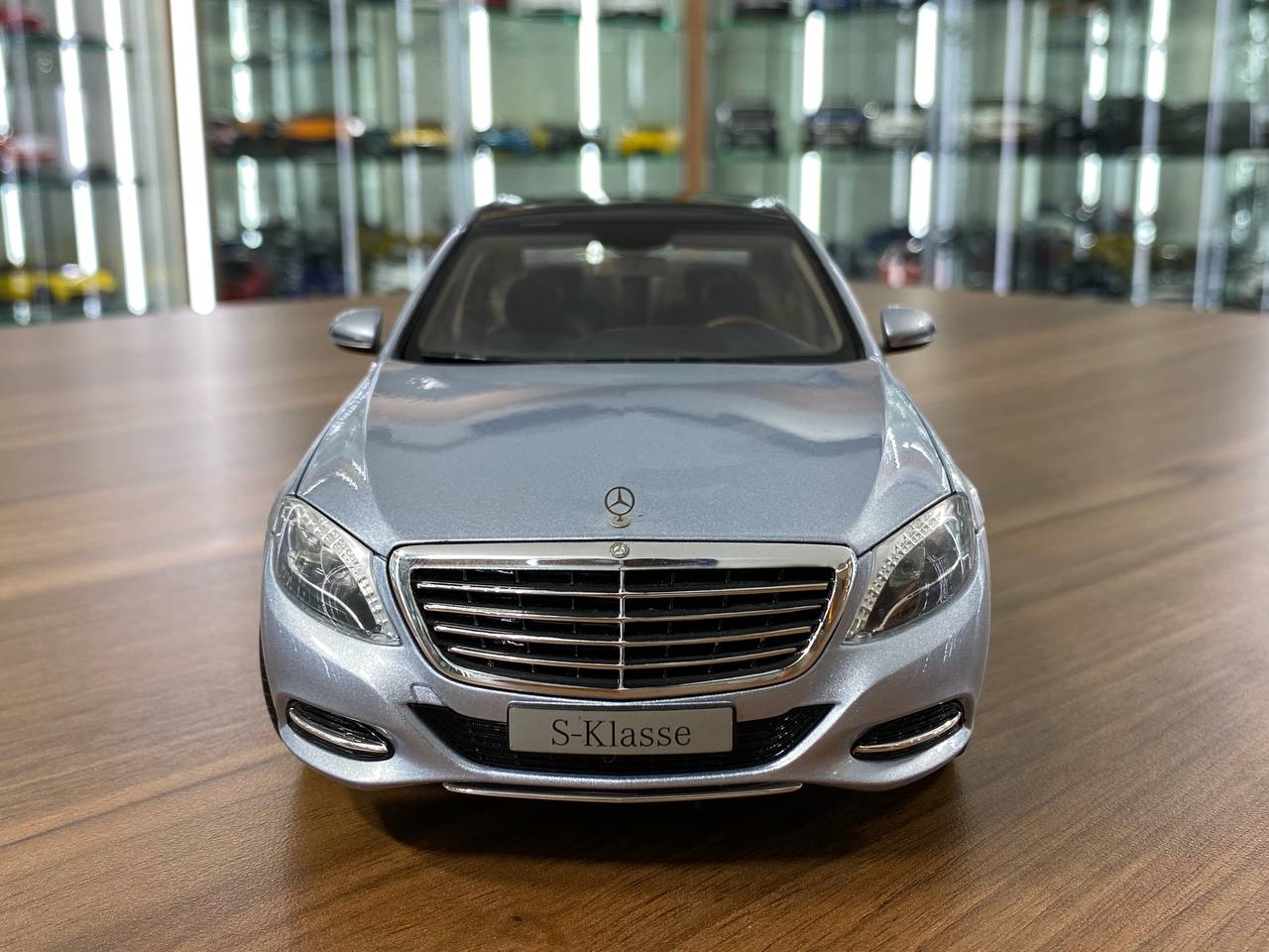 1:18 Diecast – Norev Dealer Edition Mercedes-Benz S-Class S500 (W222) 2013 – Full Opening