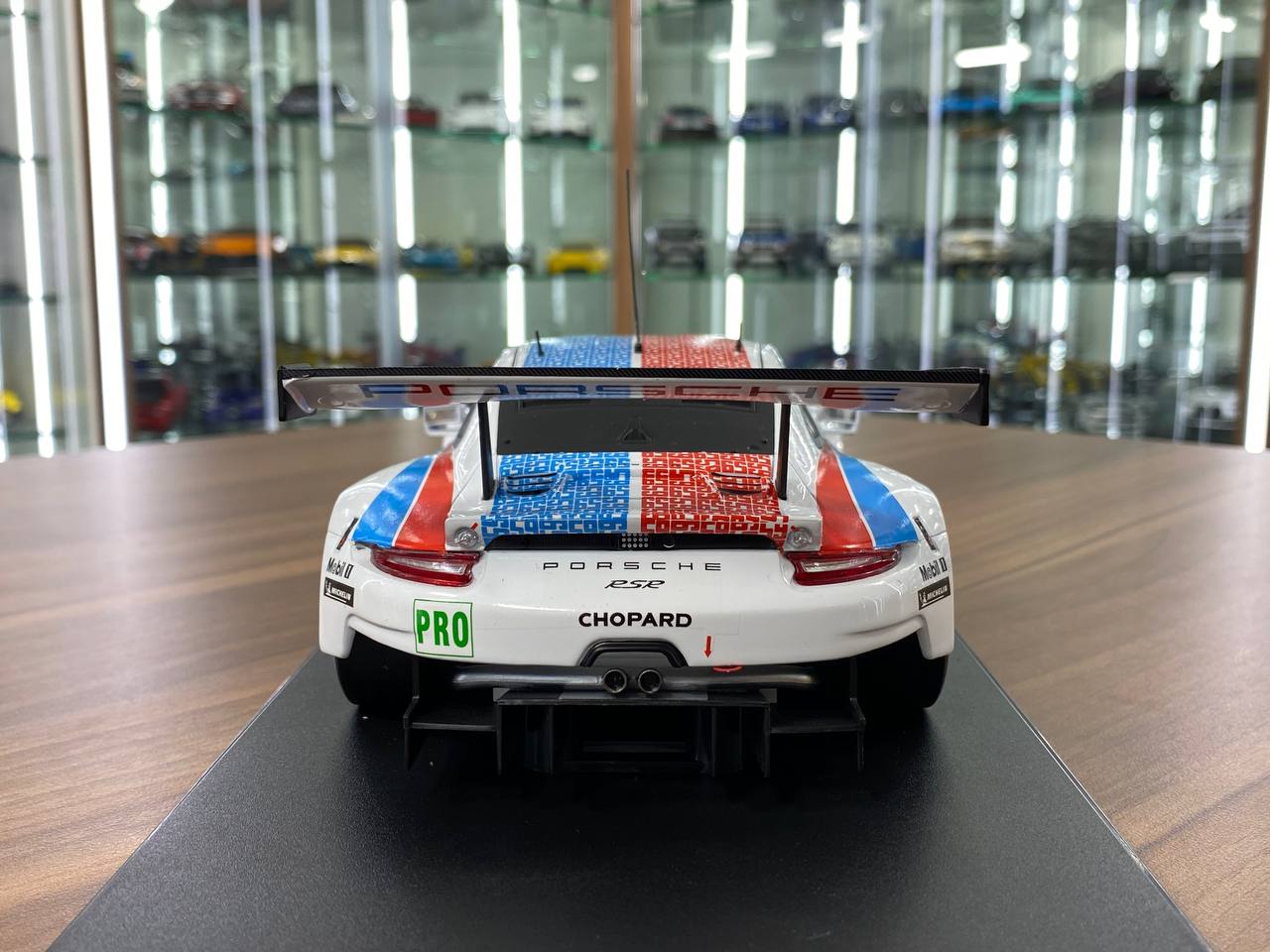 1:18 Diecast – IXO Models Porsche 911 RSR #93 Le Mans 24H 2019 (P. Pilet / E. Bamber / N. Tandy)