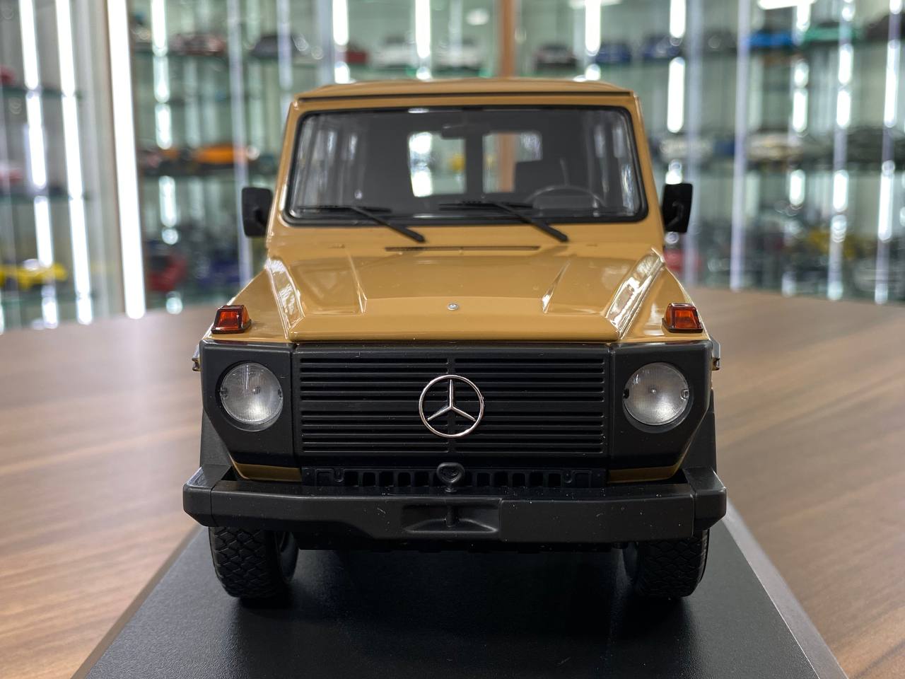 1/18 Diecast Minichamps Mercedes-Benz G-Model (LWB) 1980 Beige