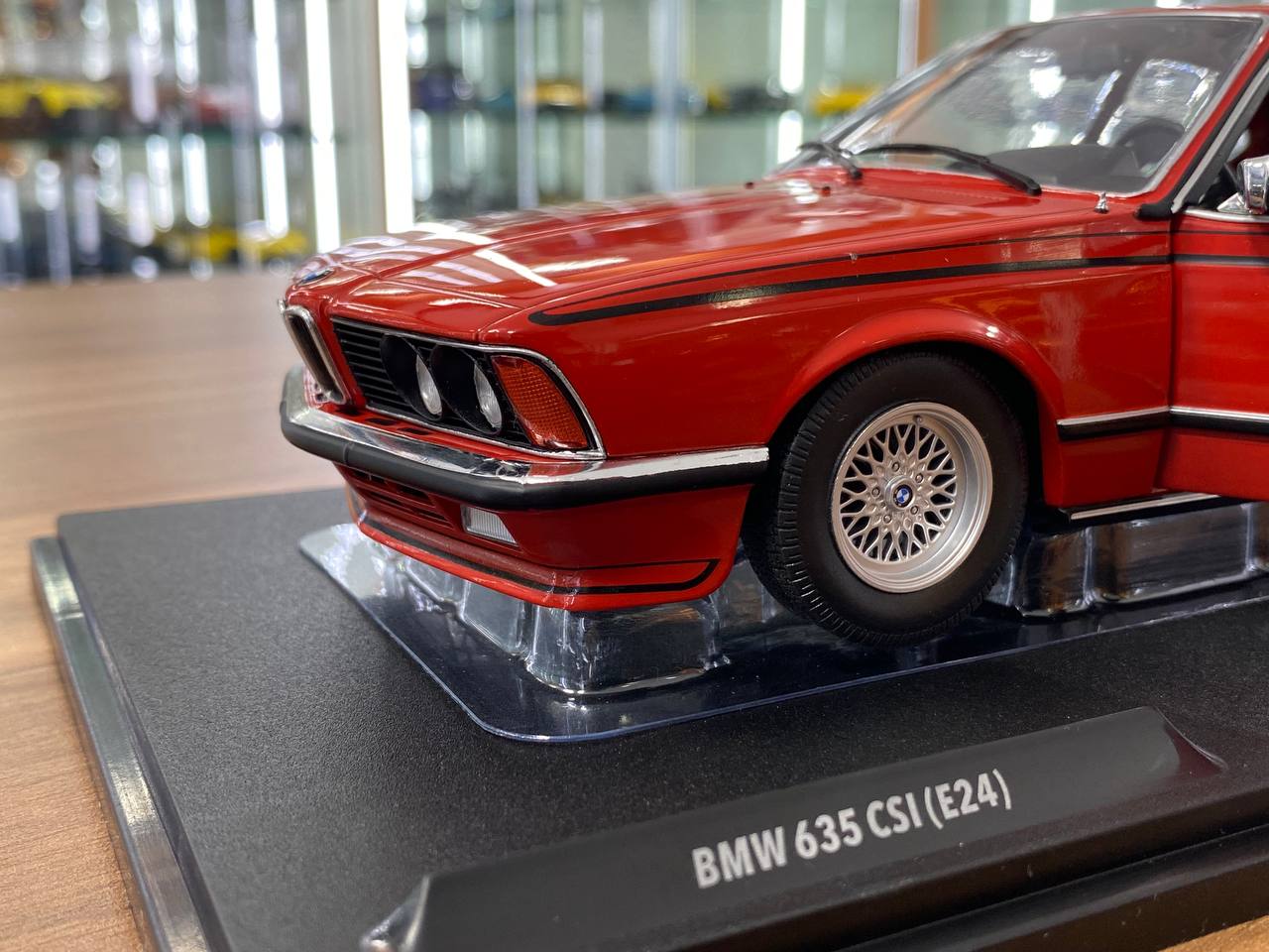 1/18 Diecast Solido BMW 635 CSI (E24) 1984 in Red (Doors Opening)