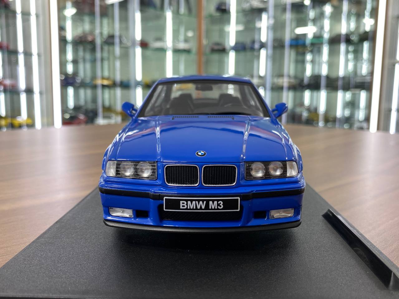 1/18 Diecast Solido BMW M3 E36 Coupe 1990 in blue with black interior