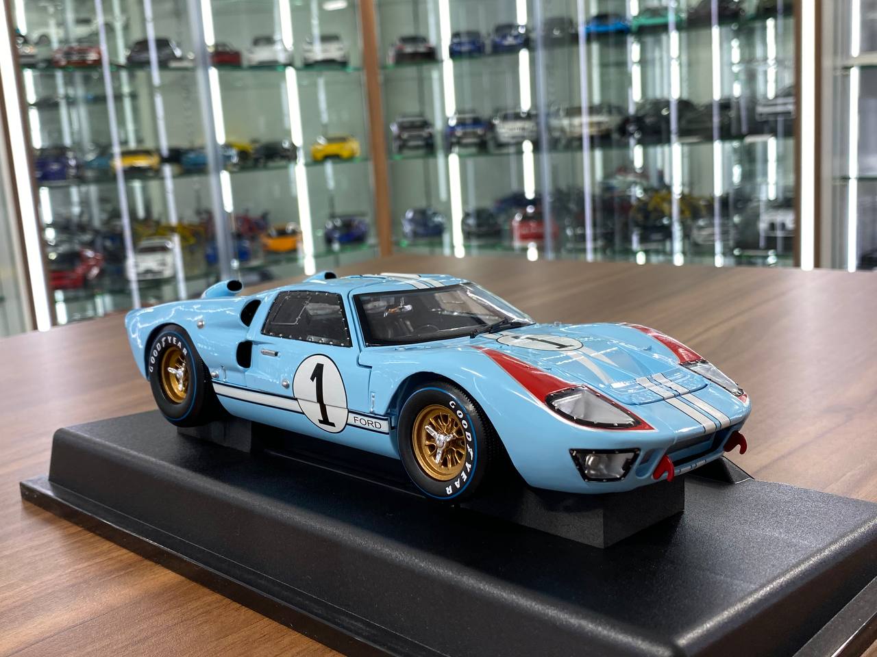 1/18 Metal Diecast Shelby Collectibles  Ford GT 40 MKII Gulf #1 1966 Gulf Edition