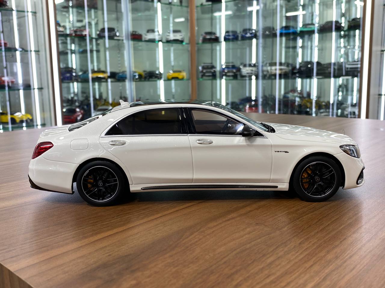 1:18 Resin Model – GT Spirit Dealer Edition Mercedes-Benz AMG S 63 (W222) 2018 – White (Limited Edition 1967)