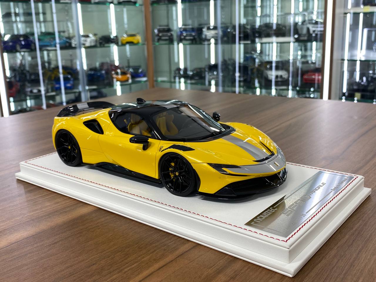 1:18 Resin Model - Davis & Giovanni Ferrari SF90 Stradale Novitec - Giallo Tristrato