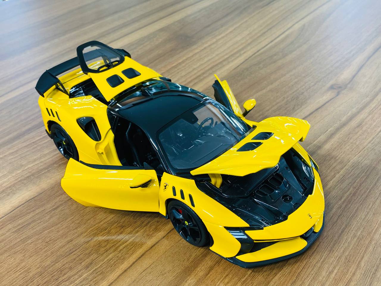 1/18 Metal Diecast Full opening Bburago Ferrari SF90 XX Stradale Yellow