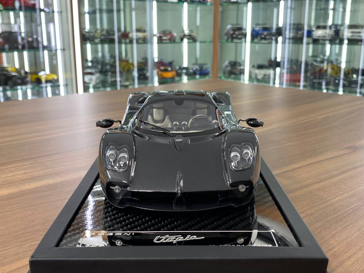 1/18 Resin Pagani Utopia in Carbon by VIP Models