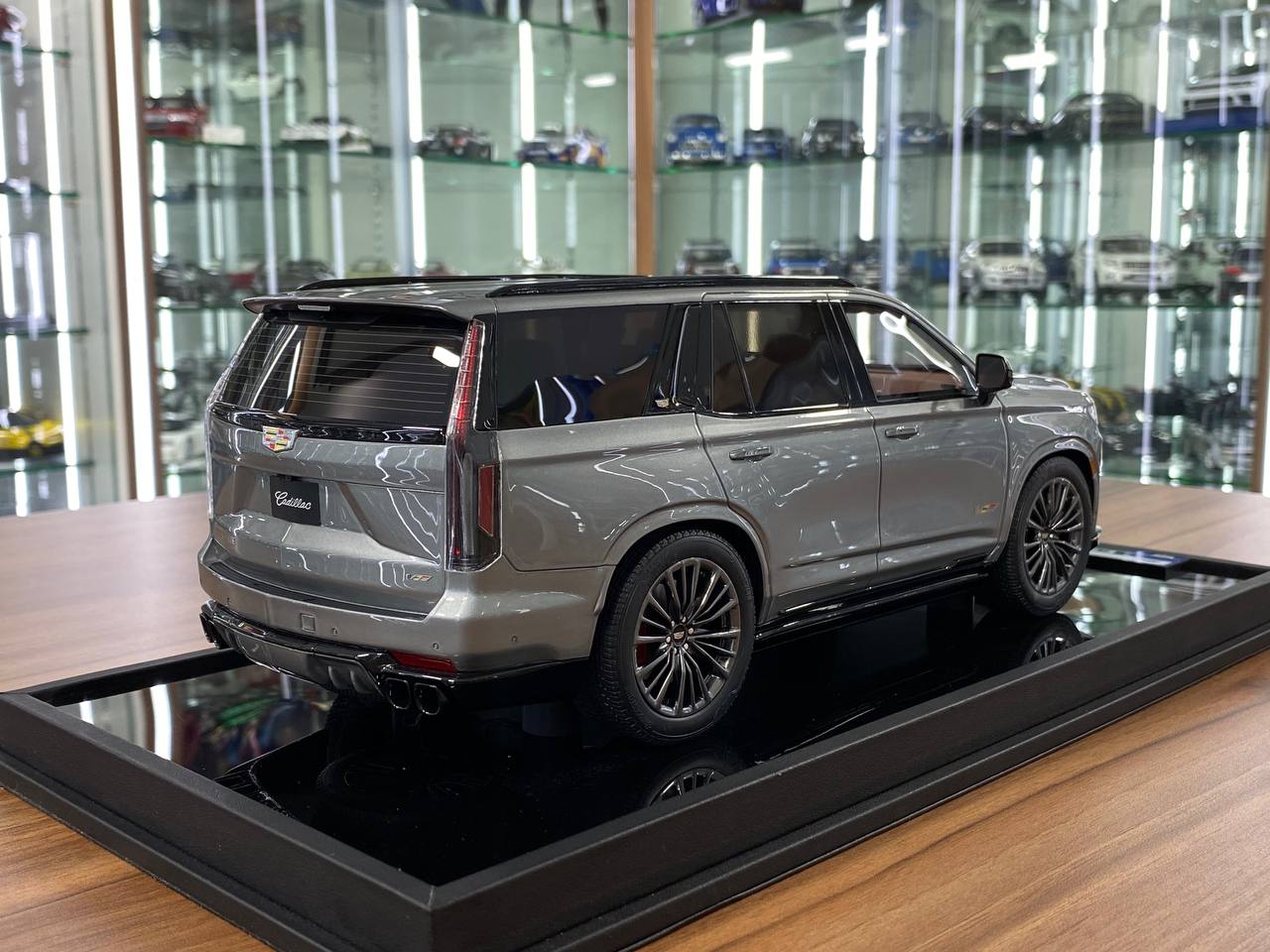 1/18 Resin Cadillac Escalade V Silver Model Car by MotorHelix