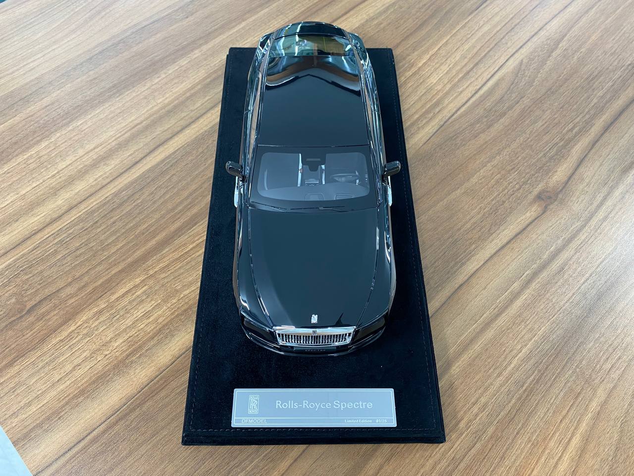 1/18 Resin Model - Rolls Royce Spectre Black by DF Model