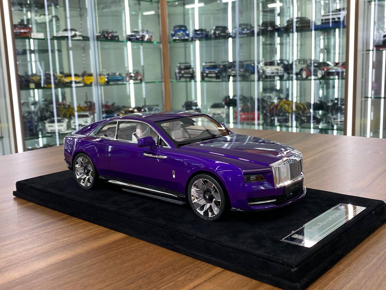 1/18 Resin Model - Rolls Royce Spectre Purple by DF Model